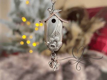 ✨The 1951 "Magnolia" Birdhouse Necklace